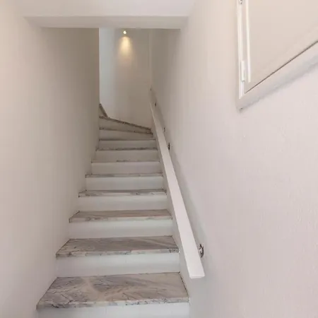 B48 - Olive Tree Street 2 Bed Appartamento Lagos