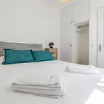 B48 - Olive Tree Street 2 Bed * Lagos