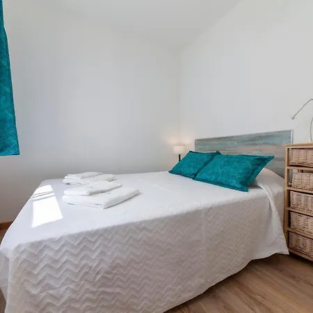 B48 - Olive Tree Street 2 Bed شقة لاغوس