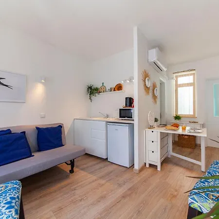 B48 - Olive Tree Street 2 Bed لاغوس