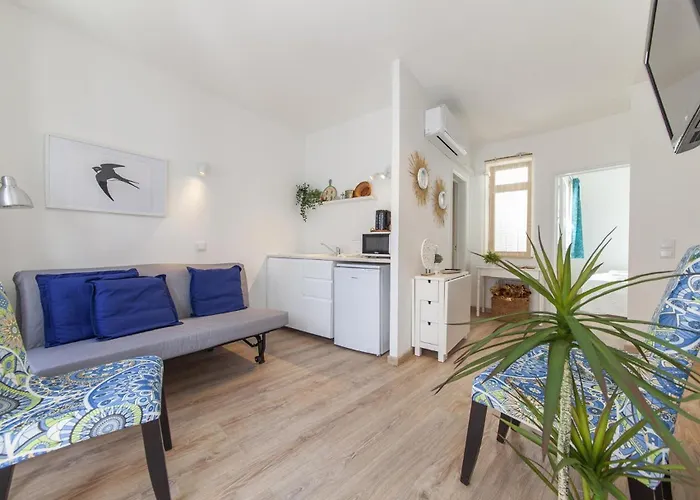 B48 - Olive Tree Street 2 Bed 라고스