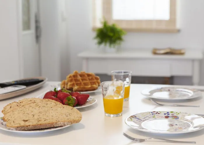 B48 - Olive Tree Street 2 Bed 라고스