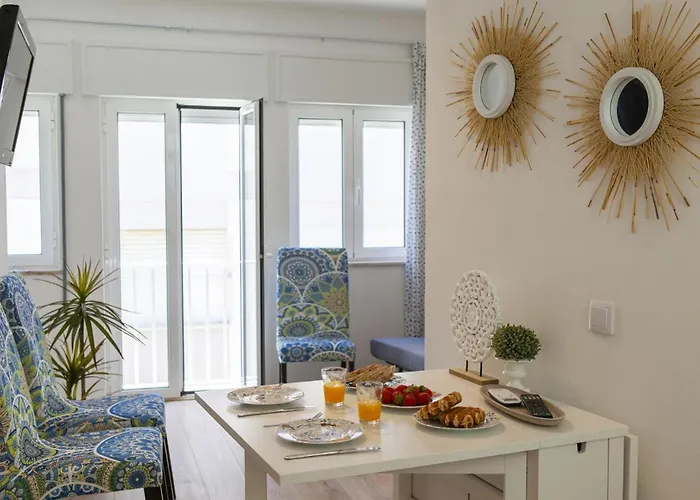 B48 - Olive Tree Street 2 Bed * 라고스