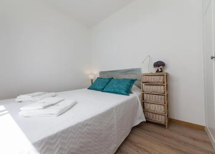 B48 - Olive Tree Street 2 Bed Apartment *