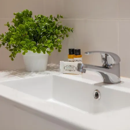 B48 - Olive Tree Street 2 Bed Apartament